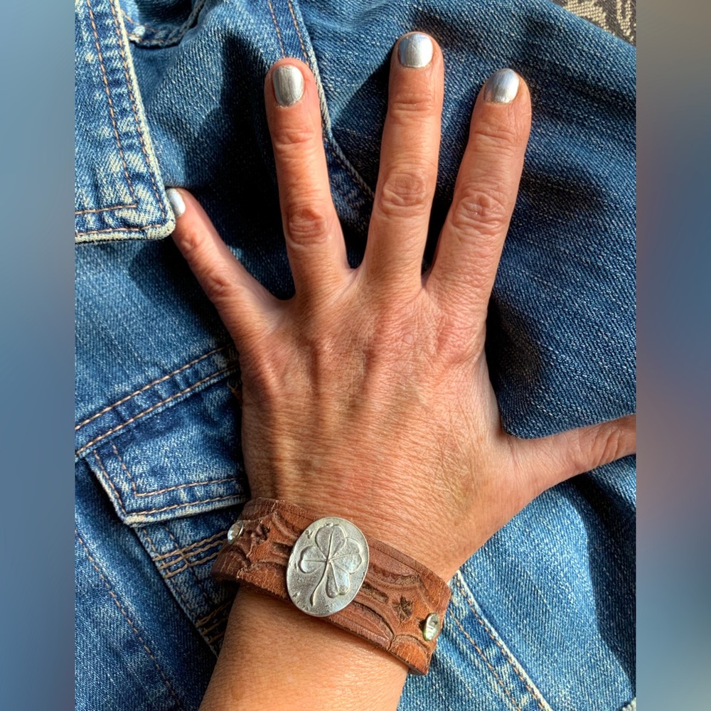 Leather cuff,up to 6 1/2” wrist🍀